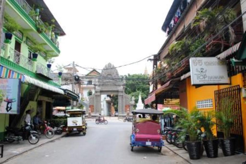Top Banana Guesthouse & Rooftop Bar Phnom Penh Luaran gambar