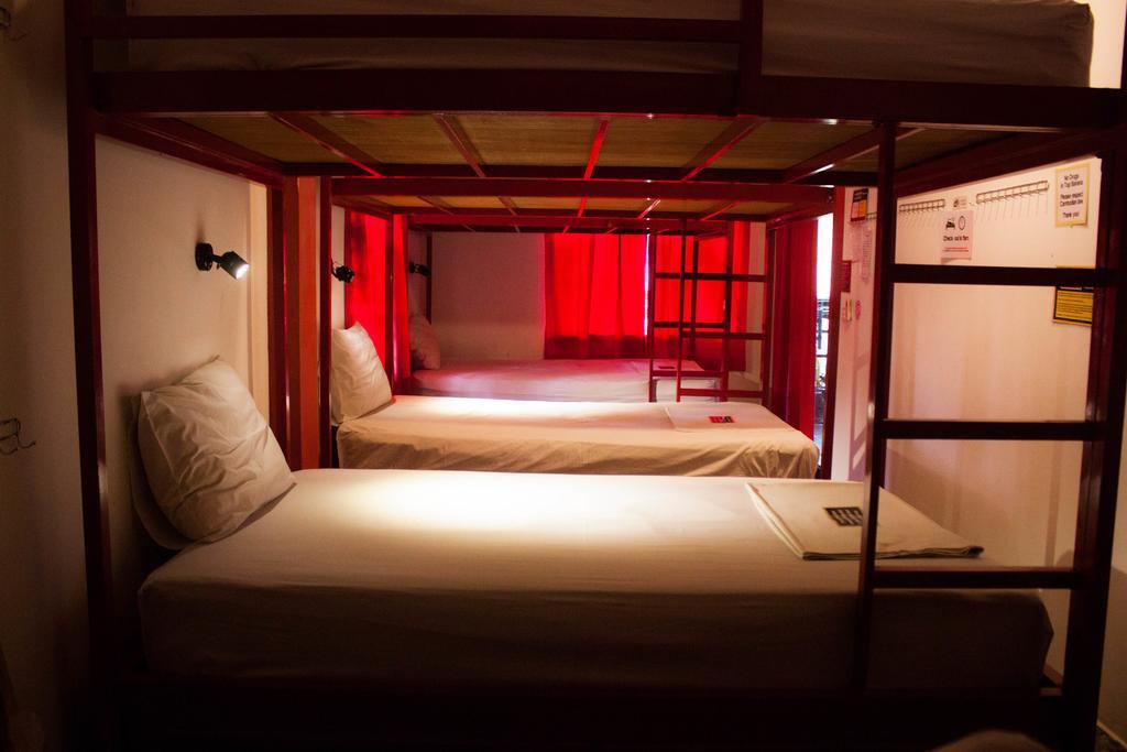 Top Banana Guesthouse & Rooftop Bar Phnom Penh Luaran gambar